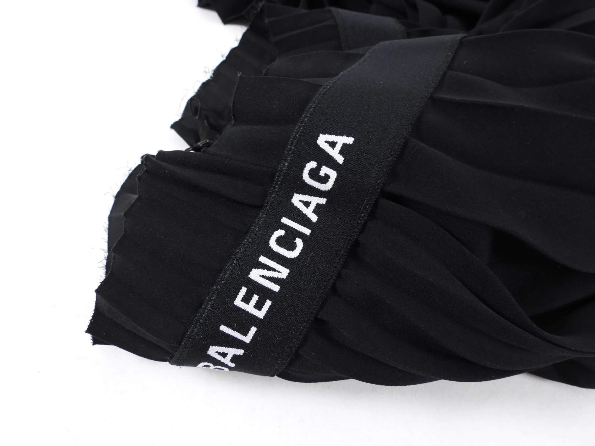 Balenciaga 2018 Black Flat Pleated midi Skirt with Logo Waistband - FR38 / S