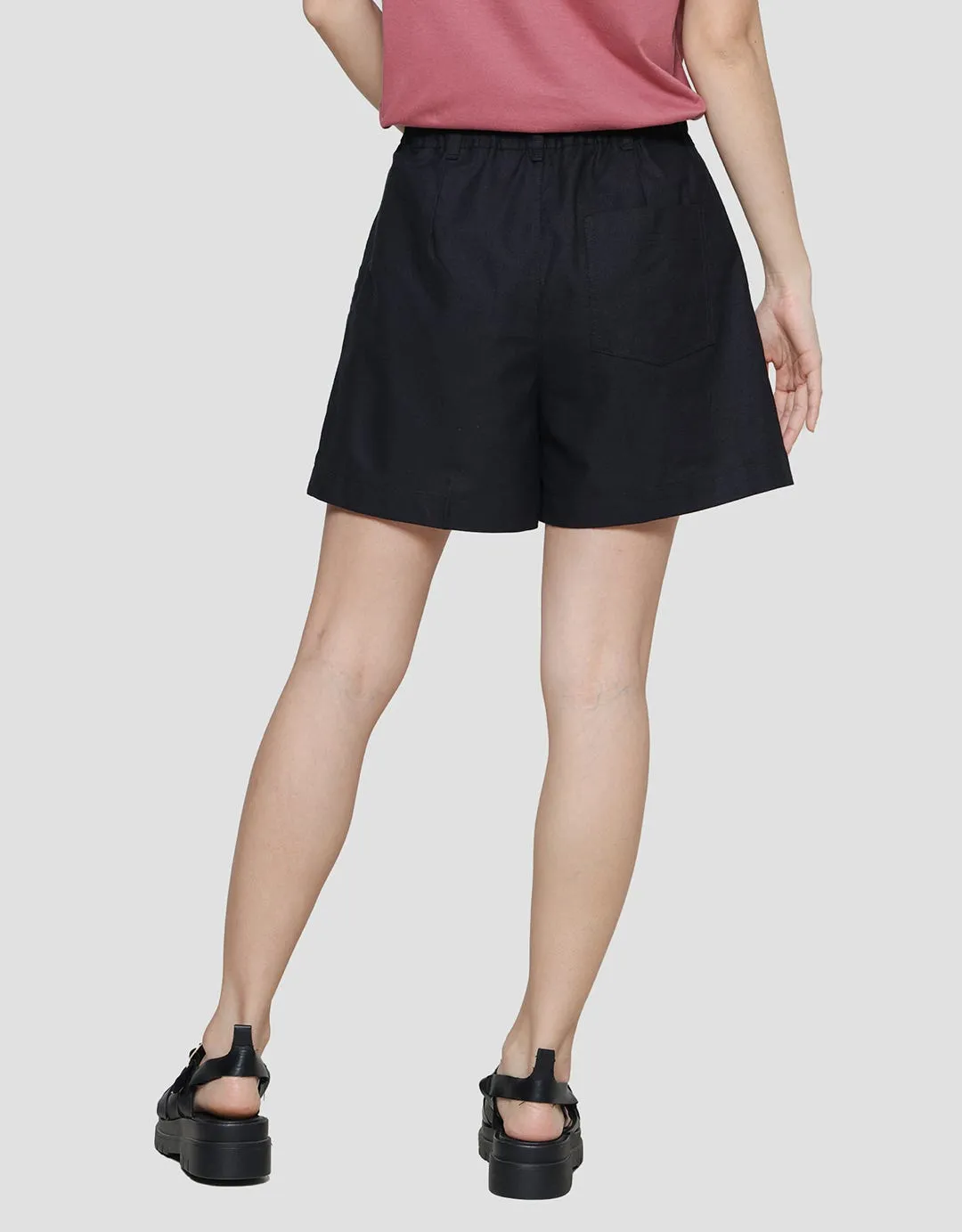 Connexion Line Plain Celana Pendek Wanita