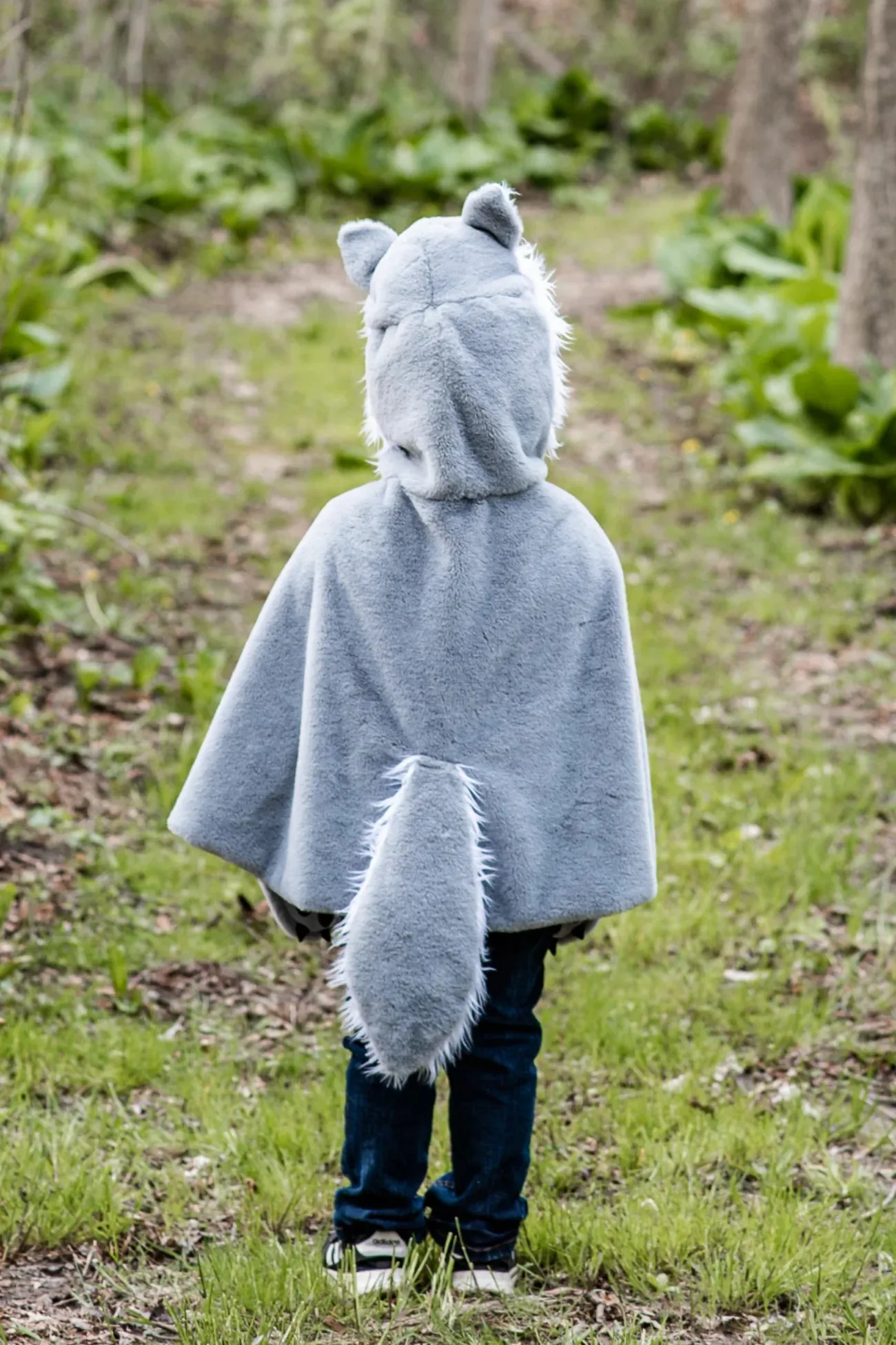 WOODLAND WOLF CAPE 4/6